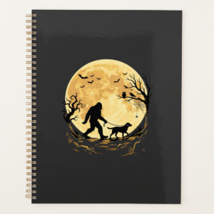 Halloween Bigfoot Labrador marchant sous la pleine