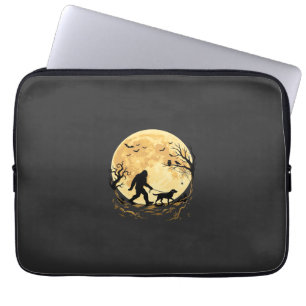 Halloween Bigfoot laufender Labrador unter Vollmon Laptopschutzhülle