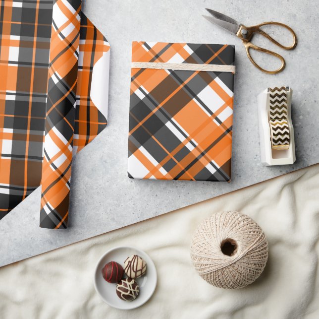 Halloween Black Orange und White Kariert Geschenkpapier (Kunsthandwerk)