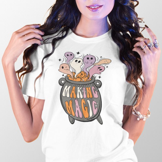 HALLOWEEN CAULDRON MAKING MAGIC GHOSTS T-Shirt (Von Creator hochgeladen)