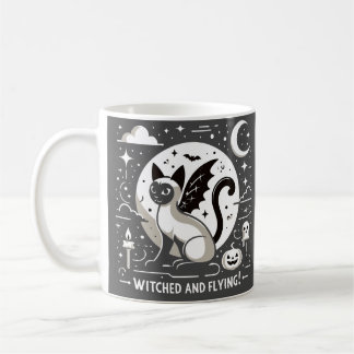 Halloween Charm: Siamische Katze im Whimsical Flig Kaffeetasse