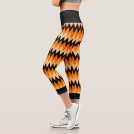 Halloween-Chevron-Zickzack-Muster – Orange & Schwa Capri Leggings