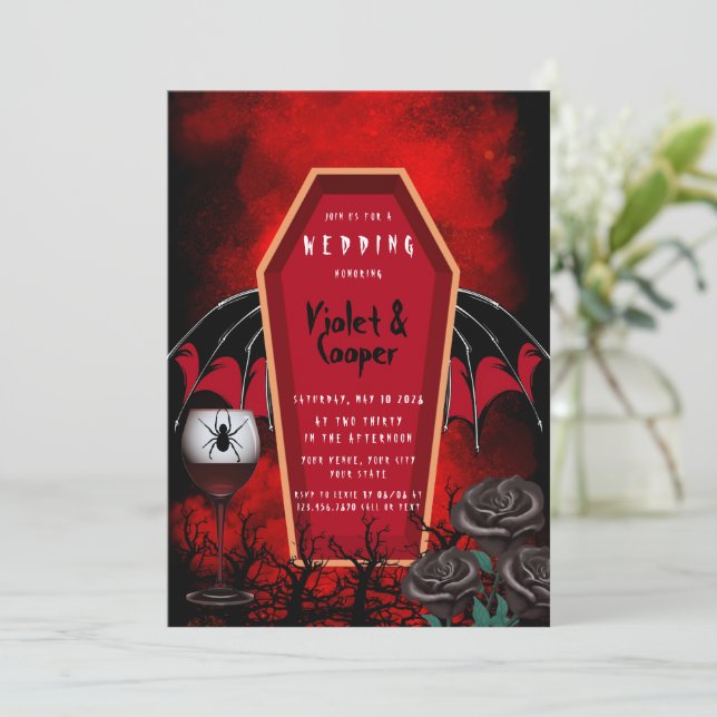 Halloween Coffin und Bat Wings Red Black Wedding I Einladung (Stehend Vorderseite)