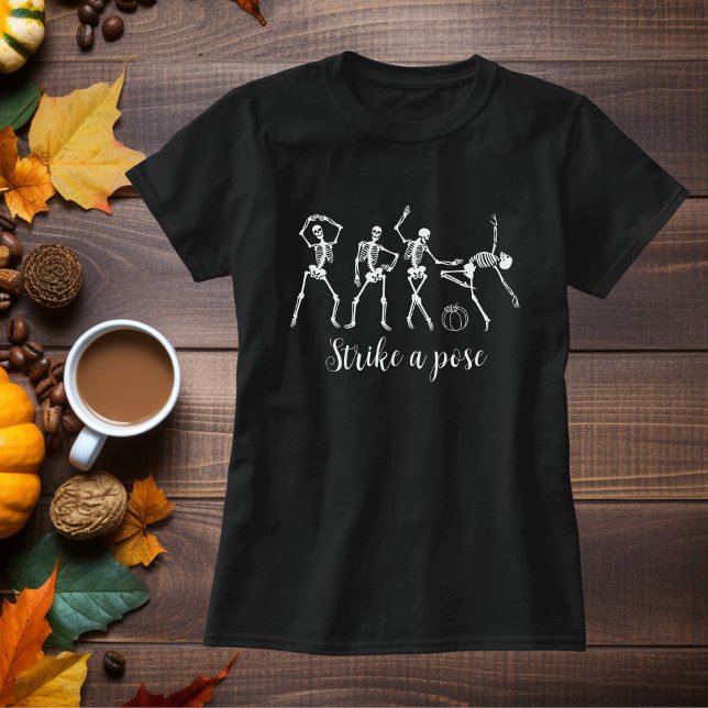 Halloween Dancing Skeleton Anpassen Funny Text T-Shirt (Von Creator hochgeladen)