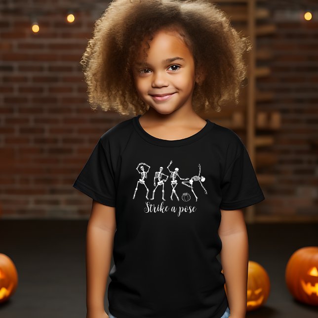 Halloween Dancing Skeleton Pose Funny T-Shirt (Von Creator hochgeladen)
