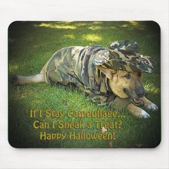 Halloween Dog in Tarnung Mousepad (Vorne)