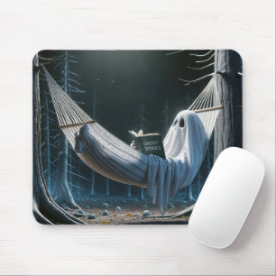 Halloween-Geist in einer Hängematte Mousepad