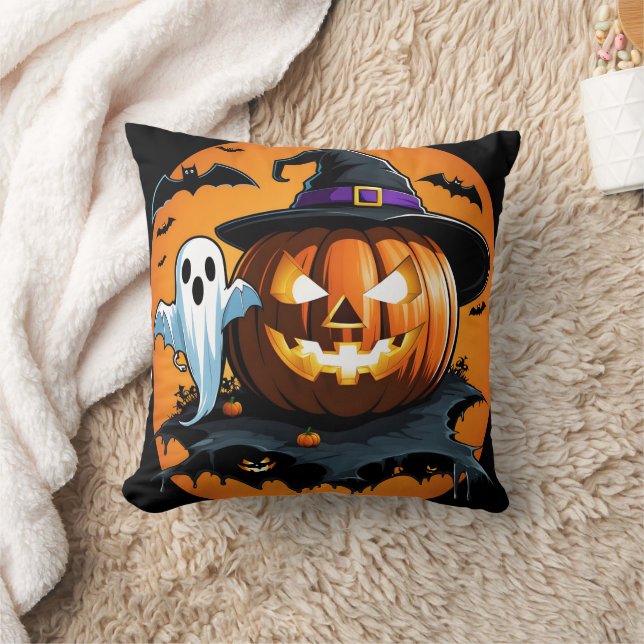 Halloween-Geist schwimmt neben einem geschnitzten  Kissen (Decke)