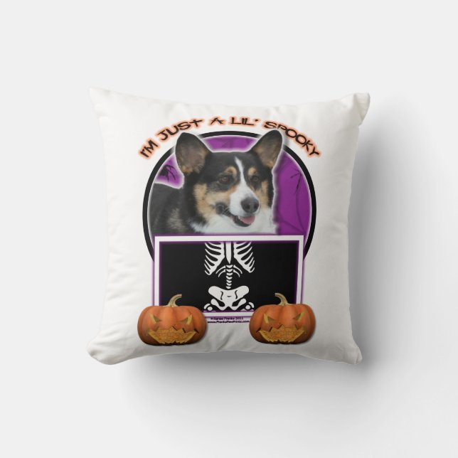 Halloween - gerade ein Lil gespenstisch - Corgi Kissen (Vorderseite)