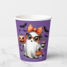 Halloween Girl Ghost im Lila Hintergrund
