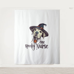 Halloween-Held - ein Spooky-Nurse-Hund Wandteppich