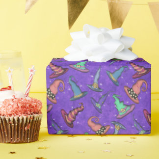 Halloween-Henkerhüte auf Lila Geschenkpapier