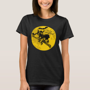 Halloween Hexe fliegt auf Besen mit schwarzen Katz T-Shirt