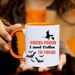 Halloween Hocus Pocus Kaffee Focus Funny Tasse<br><div class="desc">Halloween Hocus Pocus I need Coffee to Focus Do you Liebe Halloween?Geh noch zum Trick oder Treat und Liebe ein Halloween-Party? Lieblingstag? Liebe Hexen,  Fledermäuse,  Geister,  Skelette? Das ist für dich! Macht ein großartiges Geschenk!</div>