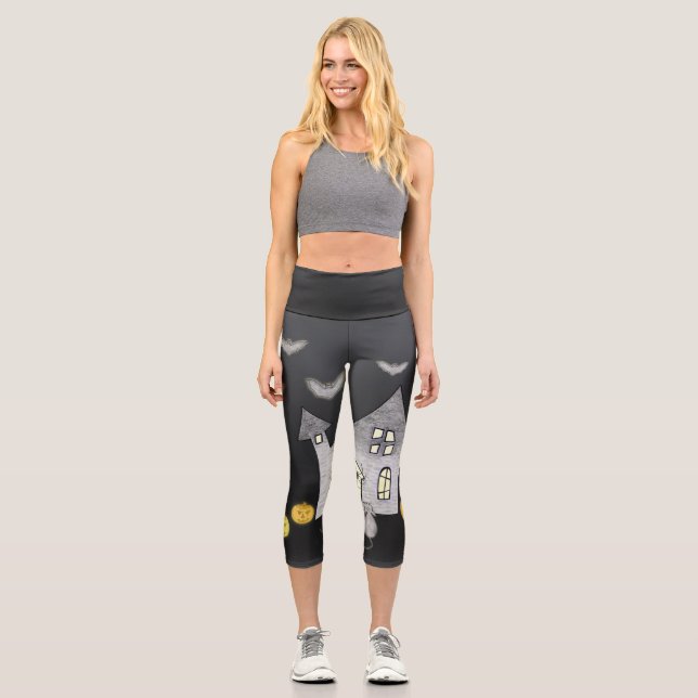 Halloween House, Schwarze Katzen, Fledermäuse, Kür Capri Leggings (Vorderseite)