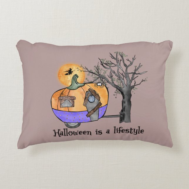 Halloween ist ein Lifestyle | Camper | Anhänger Dekokissen (Vorderseite)