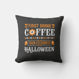 Halloween Kaffee zuerst dann feiern Typografie D Kissen
