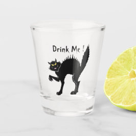 Halloween-Katze trinken Schnapsglas