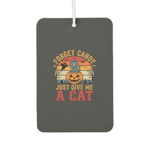 Halloween-Katze vergisst Süßigkeiten und gibt mir Autolufterfrischer