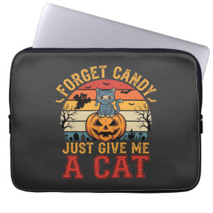 Halloween-Katze vergisst Süßigkeiten und gibt mir Laptopschutzhülle