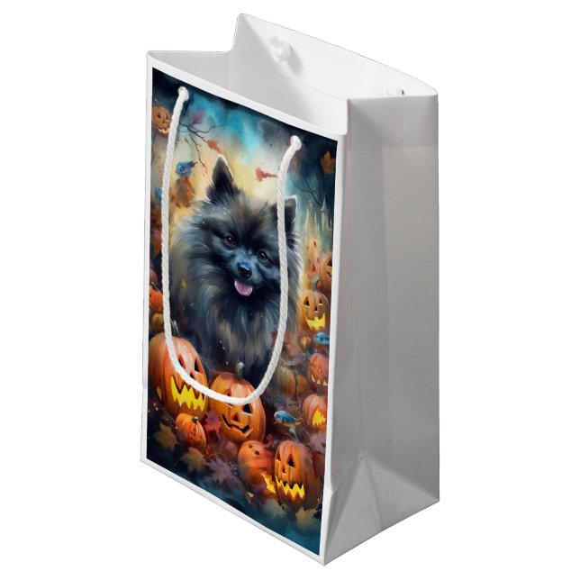 Halloween Keeshond mit Pumpkins Beängstigend Kleine Geschenktüte (Vorderseite Schrägansicht)