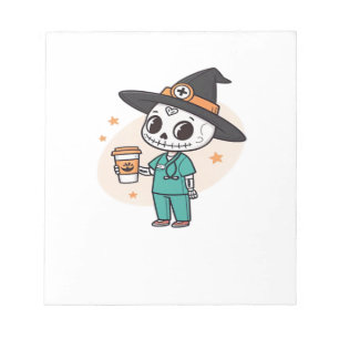 Halloween-Krankenschwester mit Kaffee und Hexenhut Notizblock