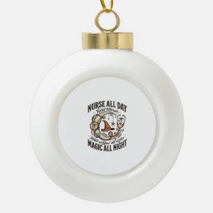 Halloween-Krankenschwester-Shirt Hexenmedizinische Keramik Kugel-Ornament