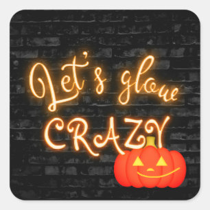 Halloween-Kürbis-Neon-Schild auf Ziegel Quadratischer Aufkleber