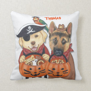 Halloween-Labrador, -schäfer und -papagei in den Kissen