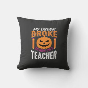 Halloween-Lehrer-Besen-Zerbrochener-Kürbis-Design Kissen