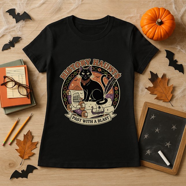 Halloween-Lehrer Geschichte Haunts Cat & Scroll T-Shirt (Von Creator hochgeladen)