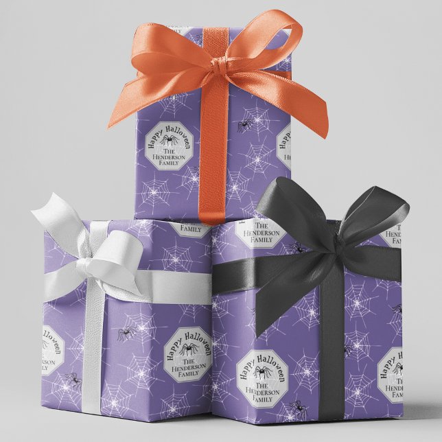 Halloween lila Creepy Spiders Custom Family Name Geschenkpapier (Custom Creepy Spiderwebs & Spiders on a Purple Background. Personalize with your Family Name.)