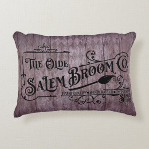 Halloween Lila Grunge Gothic Salem Broom Company Dekokissen