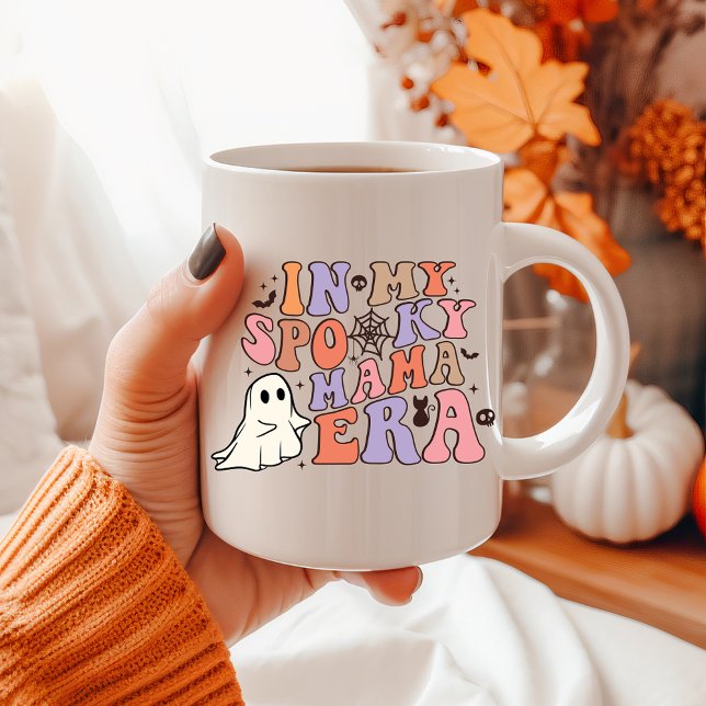 HALLOWEEN MAMA IN MEINER SPOOKY-MAMA KAFFEETASSE (IN MY SPOOKY MAMA ERA GROOVY HALLOWEEN  perfect gift for your favorite new mom-to-be or for Mother's)