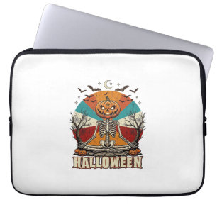 Halloween meditierender Kürbisskelett Retro-Sonne Laptopschutzhülle