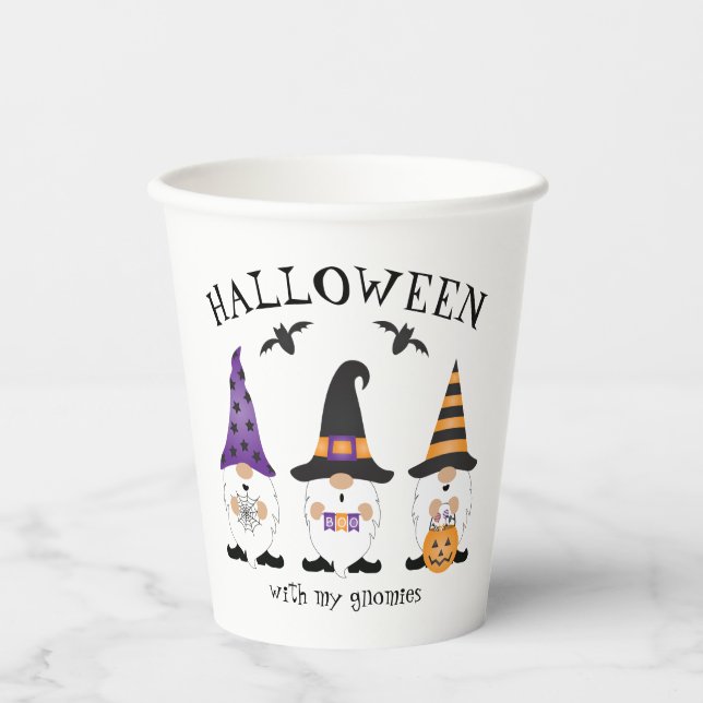 Halloween mit meinen Gnomen Lila Orange Pappbecher (Vorderseite)