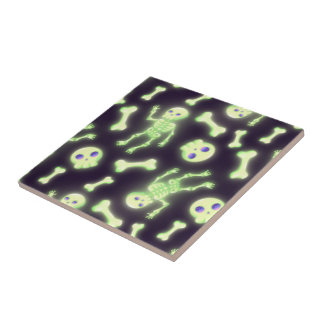 Halloween Niedlich Spooky Glowing Skelettknochen S Fliese
