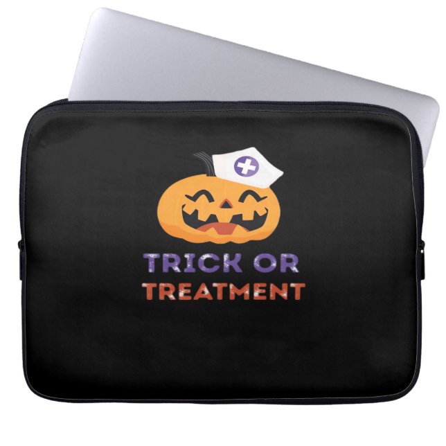 Halloween Nurse Trick oder Treatment Classic T - S Laptopschutzhülle (Vorderseite)