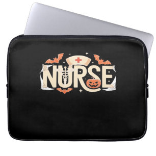 Halloween Nurse Typografie - Spooky Medical Design Laptopschutzhülle