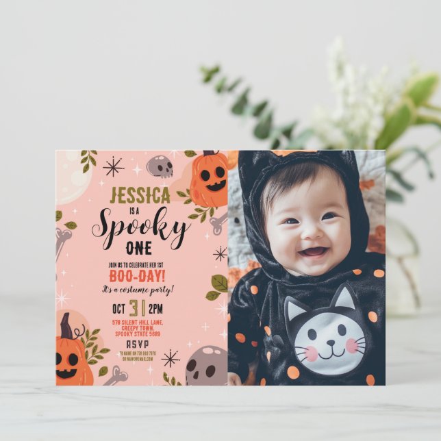 Halloween ONE Girls Party Pumpkin Foto Einladung (Stehend Vorderseite)