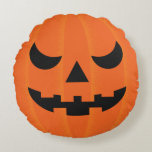 Halloween Orange Carved Pumpkin Face Gemein Round Rundes Kissen<br><div class="desc">Ein riesiges,  orangefarbenes Kürbisgesichtsbild auf diesem runden Kissen ist eine festliche und helle Ergänzung zu Ihrer Halloween-Wohngestaltung. Mit beidseitigem Druck macht dieses orangefarbene Kissen fast mehr Spaß als das Richtige und kann Jahr für Jahr wiederkommen.</div>
