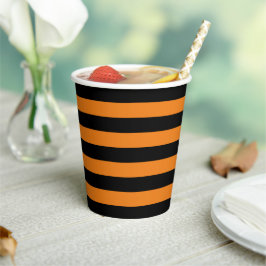 Halloween-Party. Streifen schwarz und orange Pappbecher