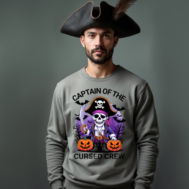 Halloween Pirate Captain of the Cursed Crew Sweatshirt (Von Creator hochgeladen)