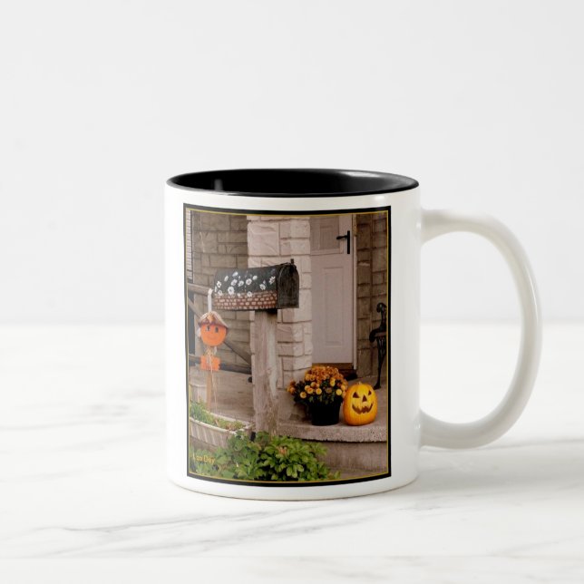 'Halloween Porch'-Tasse Zweifarbige Tasse (Rechts)