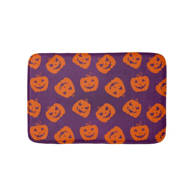 Halloween Pumpkins im Lila Hintergrundemuster Badematte (Vorderseite)