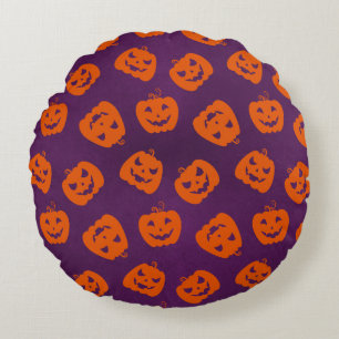 Halloween Pumpkins im Lila Hintergrundemuster Rundes Kissen