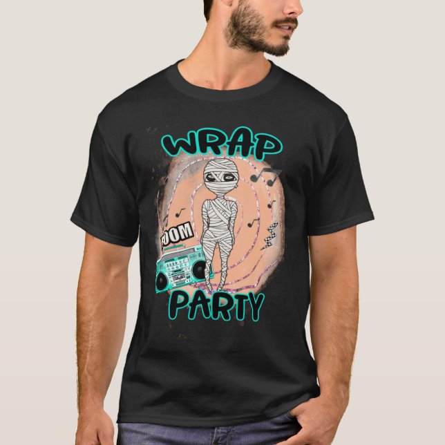 Halloween Pun Wrap Party Girl Dressed as Mummy Dan T-Shirt (Vorderseite)