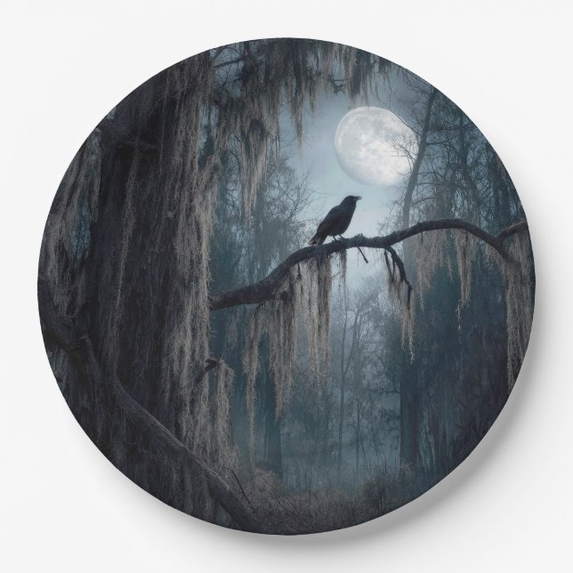 Halloween-Rabe in einem unheimlichen Wald Pappteller (Vorderseite)