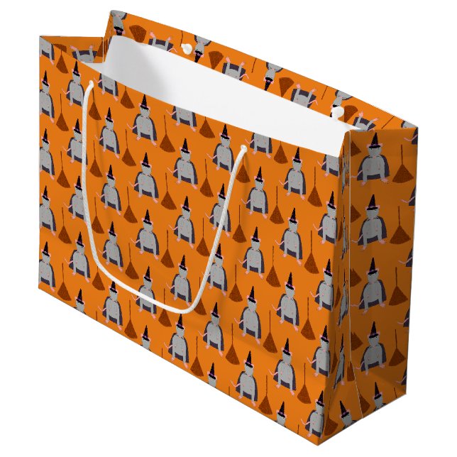 Halloween Rat und Broom Gemustert Große Geschenktüte (Vorderseite Schrägansicht)
