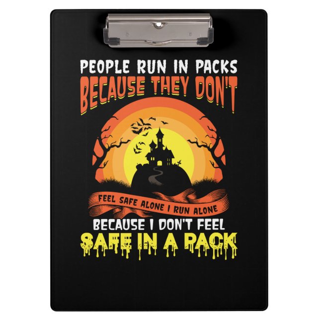Halloween Safe in A Pack Birthday Klemmbrett (Vorderseite)